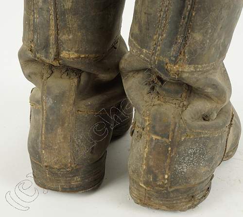 oh here are some more boots...