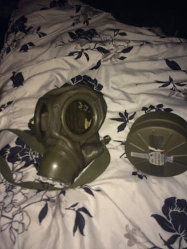 Can someone help me ID this possible WW2 German Gas mask? Thanks Gents!