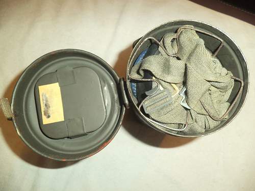 Camouflage gas mask canister - research question