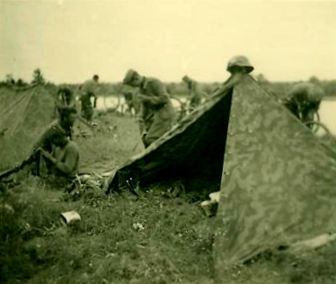 M31 Zeltbahn in use (period photos)