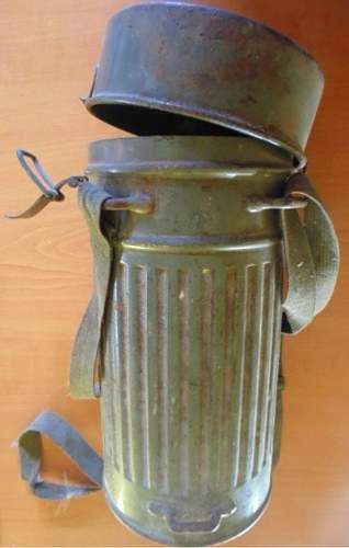 Need help with this Auer gasmask canister