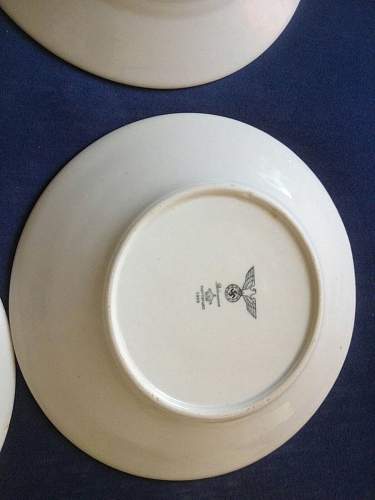 Set of plates, fake or genuine?