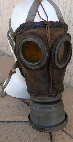 WW1 German Gas Mask &amp; Canister