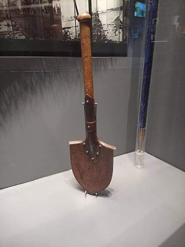 Unknown german WW1 shovel type (2 of them)
