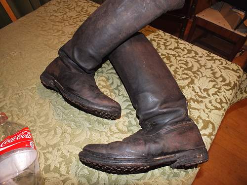 PLEASE HELP!  WW1 or WW2 high knee leather boots?