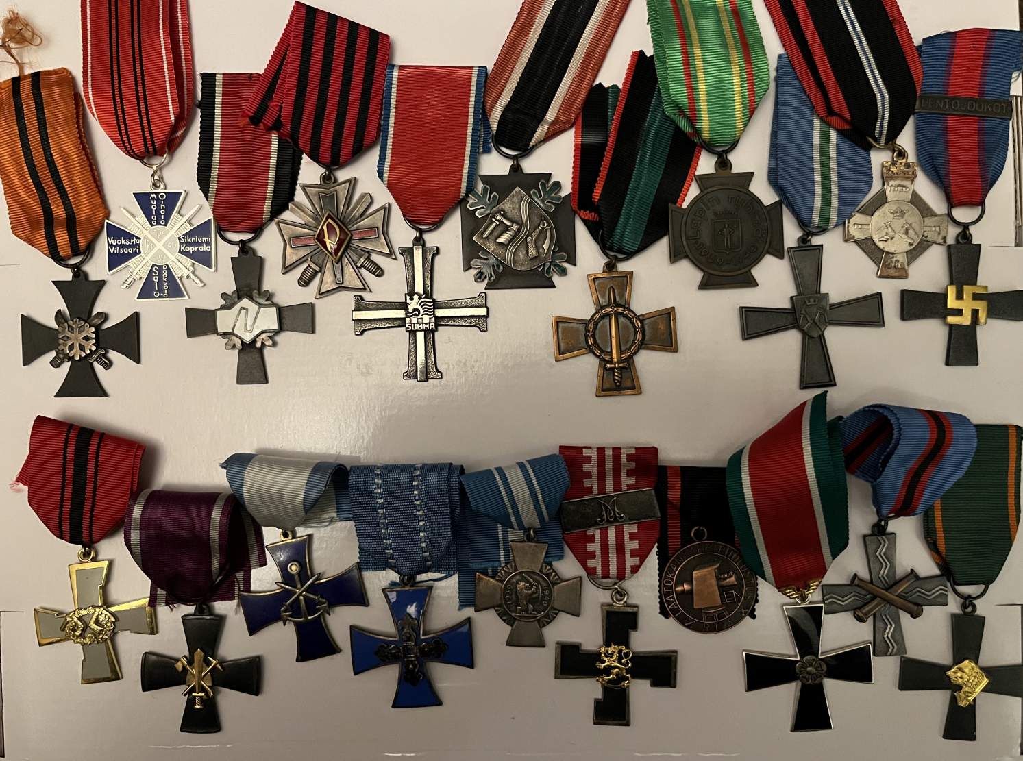 https://www.warrelics.eu/forum/attachments/finnish-militaria/1647694d1681678084-my-collection-finnish-awards-medals-img_9242.jpg