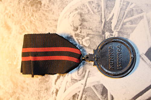 Finnish The Commemorative Medal of the Winter War 1939-40 with Swords.