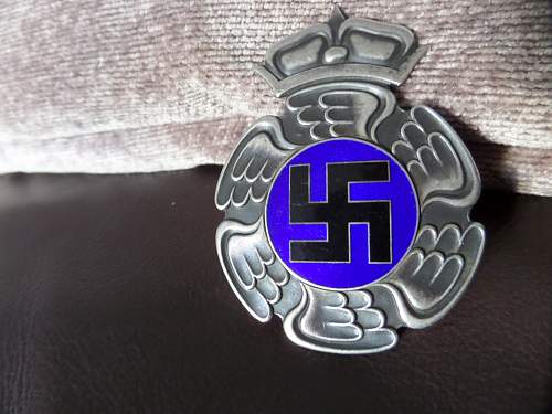 Finnish Pilot's Badge. Real or copy ?