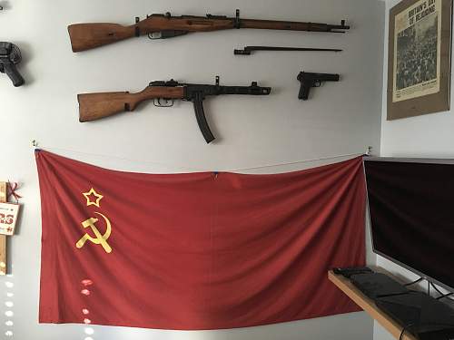 Availability of WWII Soviet flags on the collector's market?