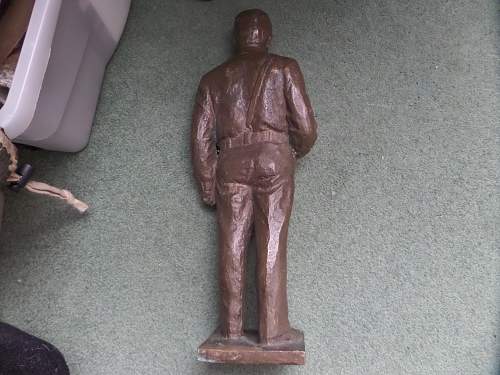 Help needed with the Id of this Russian bronze Soldier