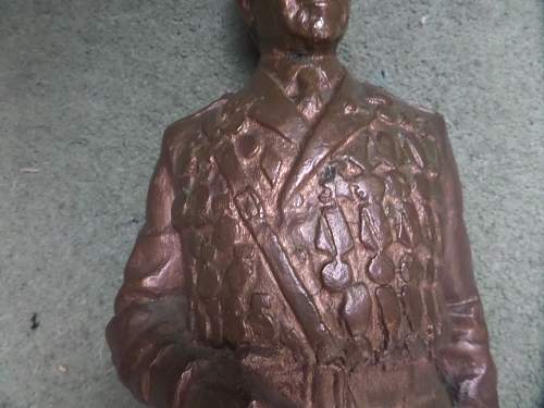 Help needed with the Id of this Russian bronze Soldier