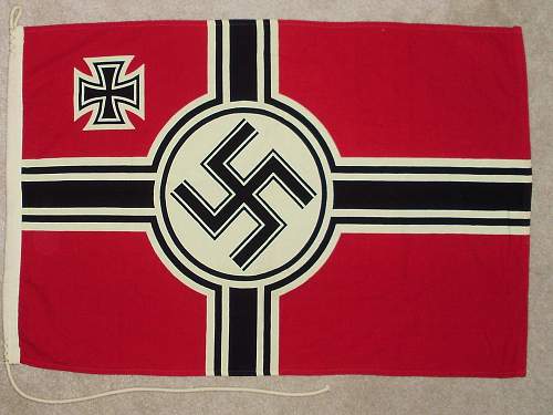 Another Reichskriegsflag: strange marking ?
