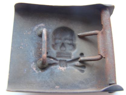 Another interesting buckle: skull and crossed bones