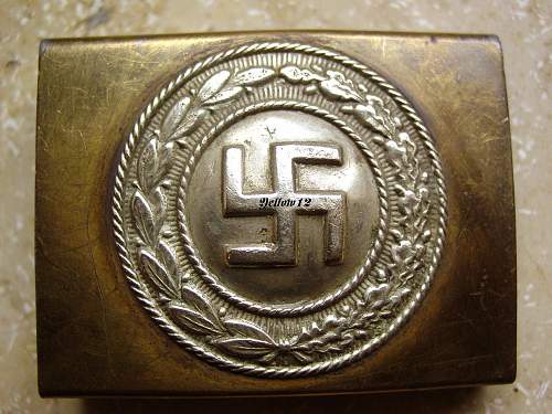 Unidentified &quot;large swastika&quot; buckle ?