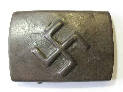 Unidentified &quot;large swastika&quot; buckle ?