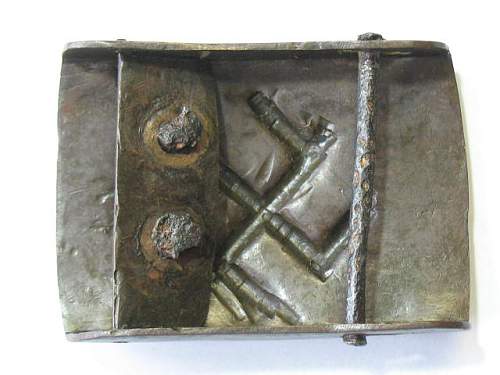 Unidentified &quot;large swastika&quot; buckle ?