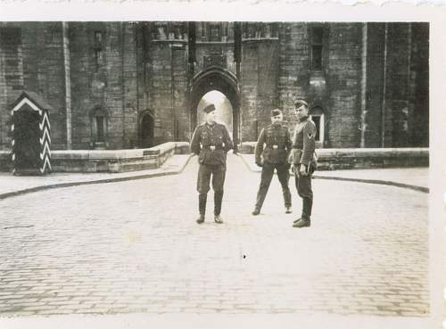 Could someone help me identify the army divisions of these photographs?