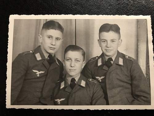 young guys in Luftwaffe, help