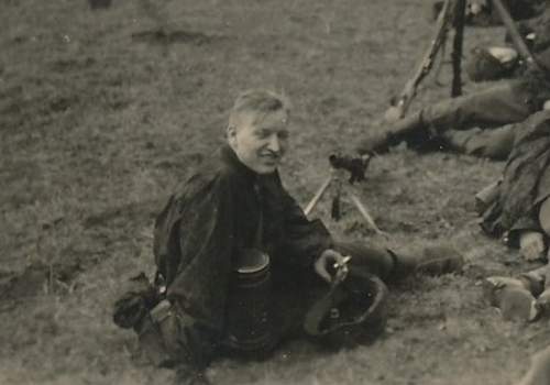 Original WW2 Era Photo Showing Group of Camouflaged Waffen-SS Soldiers Resting.