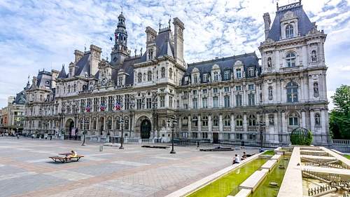 Then and Now photo of the Hôtel de Ville