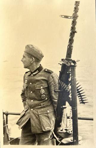 Kriegsmarine? Please help me with an old photo