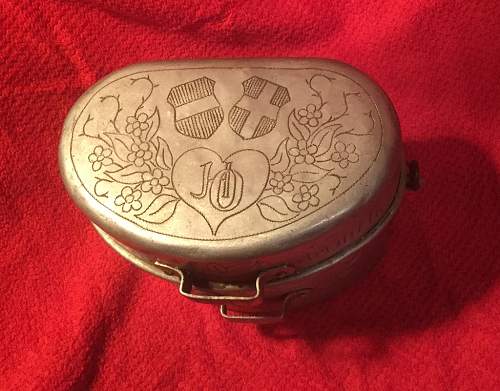 An italian mess kit decorated by a german POW
