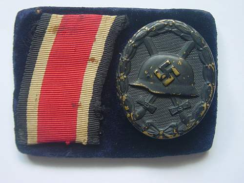 Wound badge and EKII ribbon display