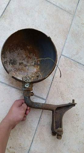 hello my friends i found this vehicle light in rhodes island fom militery track italian??????german?????????please opinions?????????