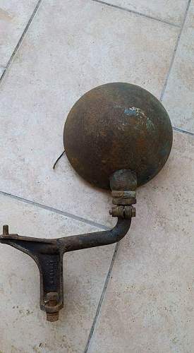 hello my friends i found this vehicle light in rhodes island fom militery track italian??????german?????????please opinions?????????