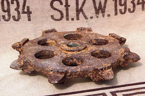 WW1 or 2 Tank drive wheel (maybe Panzer) or Artillery tractor / h track : unknown country of origin
