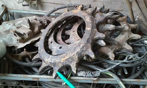 Tank drive sprocket teeth ? Can anyone identify