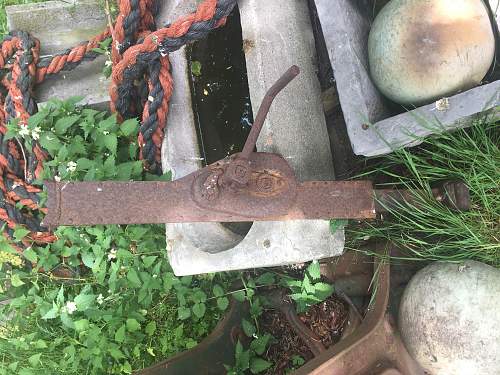 Rusty bits of metal - tank parts?