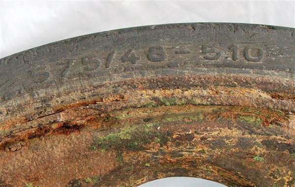 Schutzenpanzerwagen 250 and 251 camouflaged wheels,