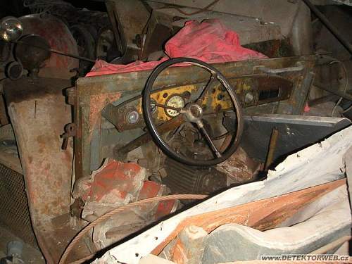 Sdkfz 251's, Kettenkrad, etc in a shed