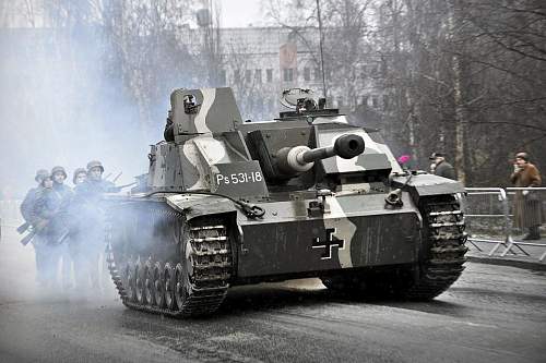 Video Sturmgeschütz III Ausf. G in the Finnish Independence Day paradev today(6.12.2014)