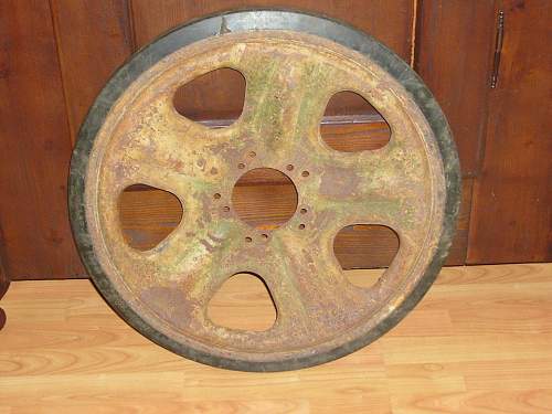 Schutzenpanzerwagen 250 and 251 camouflaged wheels,