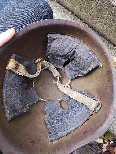 SSch40 Wartime Helmet?? Post War??  Help Needed