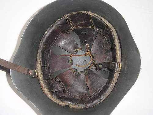 Early leather liner SSch36 helmet