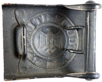 What type of buckle is this one...