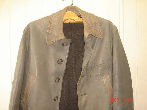 Kriegsmarine leather-jacket. Original or not? Weird details on jacket...