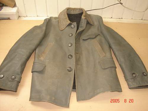 Kriegsmarine leather-jacket. Original or not? Weird details on jacket...
