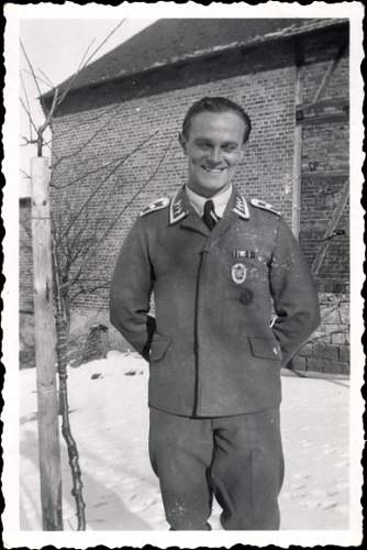 Luftwaffe tunics in period photos