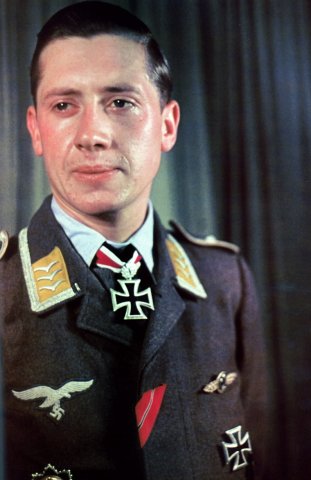 Luftwaffe tunics in period photos