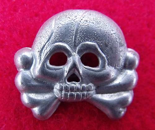 Heer Panzer collar totenkopf insignia