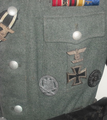 Need help Identifying Officer Tunic Markings