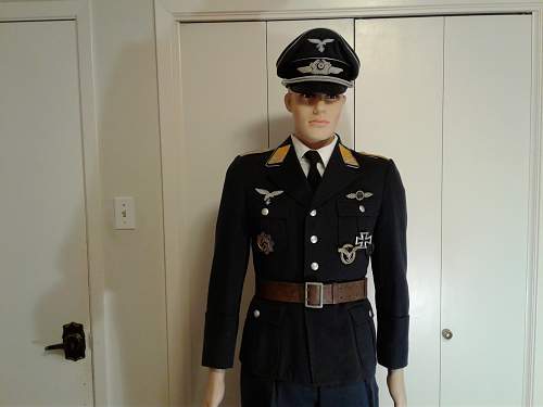 Complete Flieger Leutnant on a mannequin.