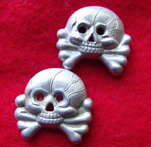 Heer Panzer collar totenkopf insignia