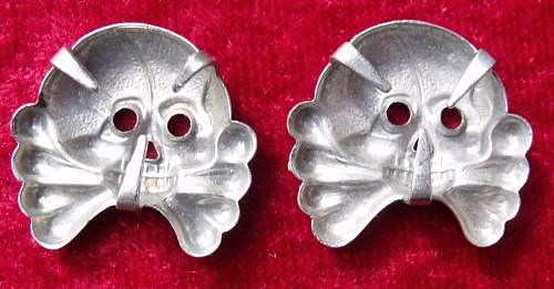 Heer Panzer collar totenkopf insignia