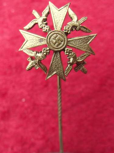 Spanienkreuz mit Schwerten Stickpin in Gold