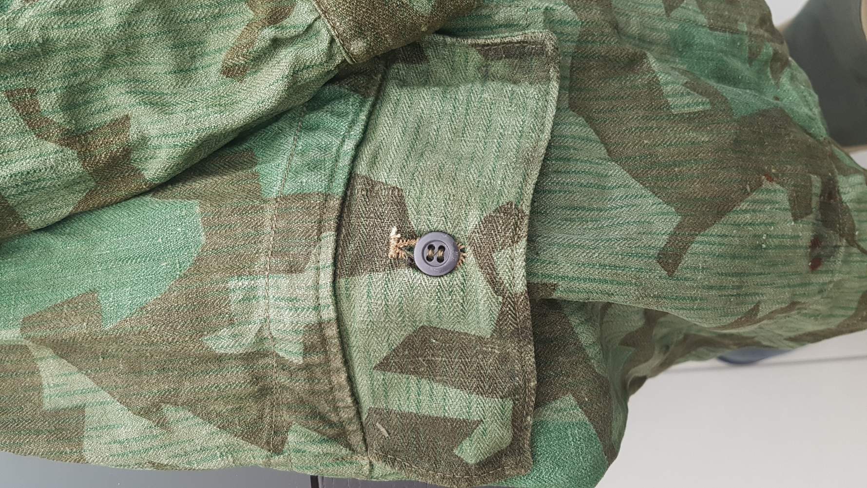 A Splinter pattern camouflage bluse